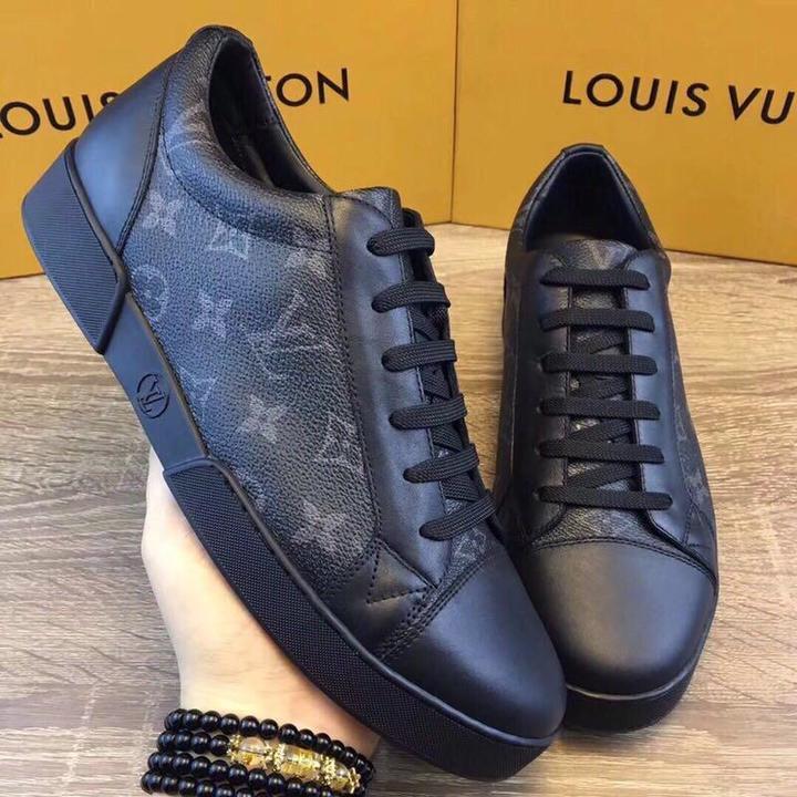 LOUIS VUITTON - SNEAKER