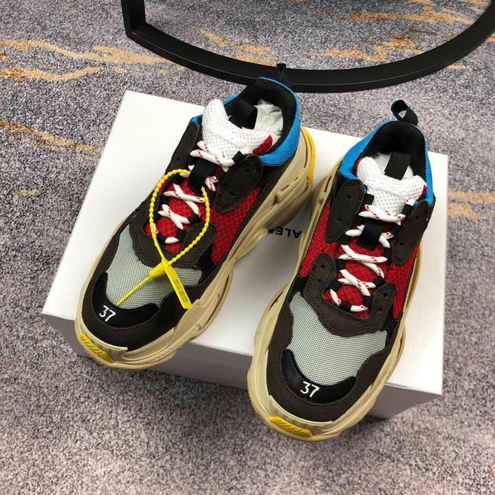 BALENCIAGA - TRIPLE S